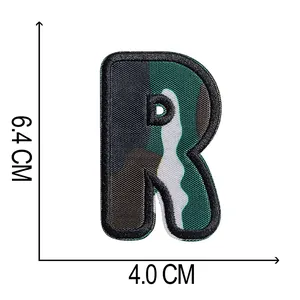 Toppa ricamata lettera R mimetica, dettaglio delle dimensioni 6,4 x 4,0 cm misura