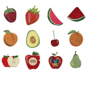 Detailübersicht von 12 verschiedenen Frucht Stickereien für DIY Kleidungsprojekte