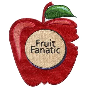 Detailansicht eines rot bestickten Apfel-Aufbügel-Patches mit Fruit Fanatic Text