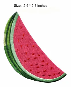 Nahaufnahme eines Wassermelonen-Stickerei-Aufnähers mit detaillierten Stichen und Farben