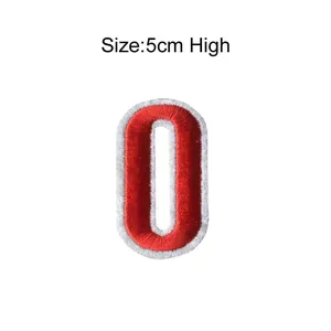Gedetailleerde rood geborduurde patch nummer nul met witte rand voor DIY-kledingversiering