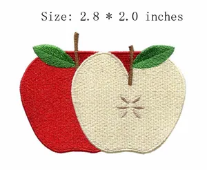 Detailansicht eines Apfel-Bügelbild-Patches in der Größe 2,8 x 2,0 Zoll für DIY-Kleidung.