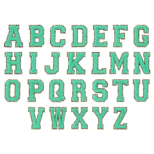 Collezione completa di toppe con lettere in ciniglia verde menta e bordi dorati