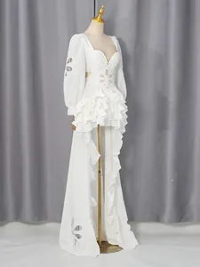 Elegante witte jurk in Franse hofstijl met hartvormige halslijn en gelaagde ruches