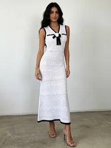 Elegant Korean Style Sleeveless Knit Dress High Waist Fishtail Design V-Neck Plaid Pattern Dress With Floral Decoration Women