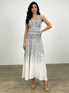 Style Paresseux Français Dégradé Rayé Sans Manches Col en V Profond Taille Haute Plissée Maxi Robe pour Femmes Élégante Tenue d'Été