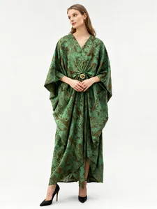 Elegant green printed kaftan dress with V-neck, batwing sleeves and metal buckle decoration