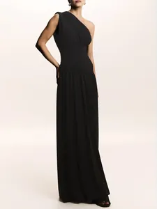 Elegante abito lungo nero monospalla in stile francese con pieghe e design sottile da donna