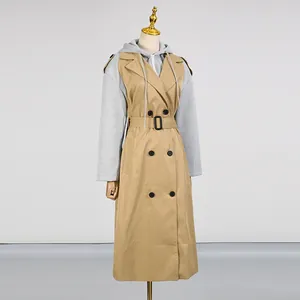 Vorderansicht eines khakifarbenen Kontrast-Kapuzen-Trenchcoats mit Gürtel auf Mannequin