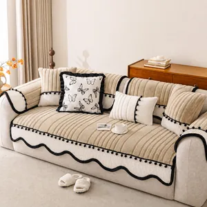 Housse de canapé en chenille épaisse style crème avec coussins papillon décoratifs
