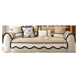 Housse de canapé en peluche épaisse style crème avec pompons et bords ondulés