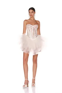 Elegante mini abito a corsetto in pizzo bianco con gonna a palloncino in tulle
