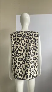 Elegante chaleco de felpa con estampado de leopardo para mujer, vista posterior moda