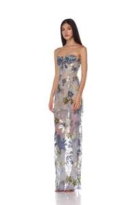 Robe de soirée bustier élégante avec broderie florale et détails de paillettes bleues