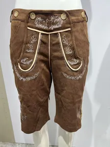 Detailansicht der bayerischen Oktoberfest-Lederhose für Damen mit weißer Blumenstickerei
