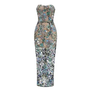 Robe de soirée sans bretelles avec broderies de paillettes florales éclatantes, coupe ajustée