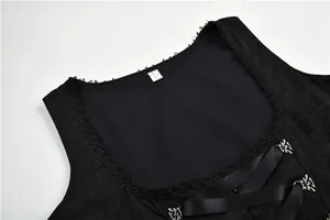 Detailansicht eines schwarzen Jacquard-Dirndl-Mieders mit Spitzenborte und Schnürung