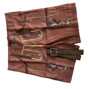 Short d'Oktoberfest marron pour homme avec broderie traditionnelle et ceinture ornée