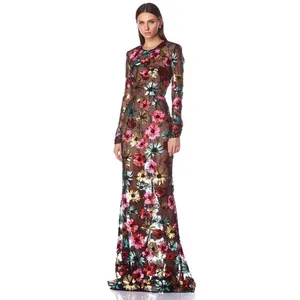 Elegante maxi-jurk met kleurrijk bloemenborduursel, lange mouwen en zeemeerminzoom
