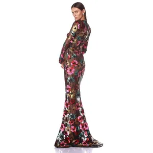 Elegante maxi-jurk met lange mouwen en zeemeermin-mesh met kleurrijk bloemenborduurwerk