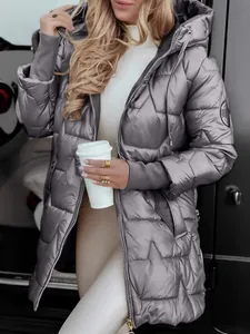 Giacca imbottita lunga con cappuccio argento metallizzato donna inverno 2024 con stelle