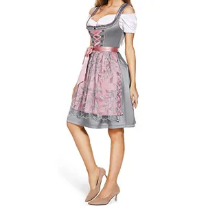 Vista laterale di un set di abiti Dirndl bavaresi grigi e rosa per la festa dell'Oktoberfest