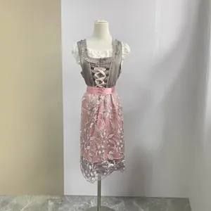 Set abito tradizionale Dirndl con grembiule rosa e camicetta bianca per l'Oktoberfest