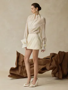 Elegantes französisches 3-teiliges Set mit transparenter Faltenbluse und Rock