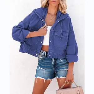Modische kurze Damen-Jeansjacke mit Kapuze, Kordelzug und großen Taschen in Blau