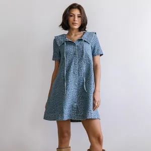 Casual blauwe denim jurk met luipaardprint voor dames met grote revers