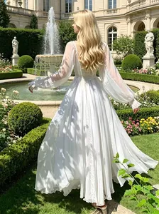 Elegante vestido de hada blanco de manga larga con una cintura alta y falda fluida
