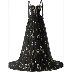 Elegante schwarze bodenlange Tüll-Abendrobe mit Blumenstickerei und Schleifenträgern