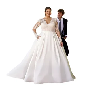 Elegantes Brautkleid in Übergröße mit langen Spitzenärmeln und langer Satinschleppe