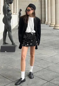 Schicker schwarzer Pailletten-Minirock mit hoher Taille für einen glamourösen Look
