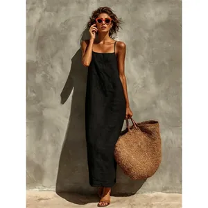 Robe longue noire en coton et lin au style rétro minimaliste parfaite pour l'été