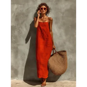 Robe longue d'été en lin orange brûlé, style vintage décontracté à fines bretelles.