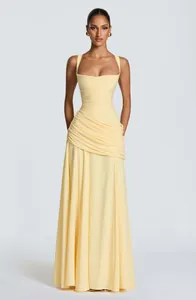 Elegantes ärmelloses hellgelbes Maxikleid mit Raffung für formelle Abende