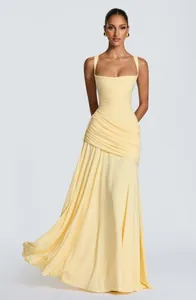 Elegantes blassgelbes ärmelloses Maxikleid mit quadratischem Ausschnitt für formelle Anlässe