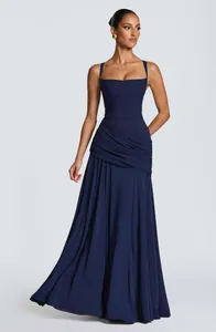 Elegantes ärmelloses Abendkleid in Marineblau mit Falten und weitem schickem Rock
