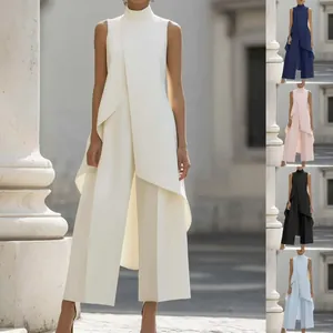 Completo due pezzi con top a collo alto senza maniche e pantaloni a gamba larga in vari colori