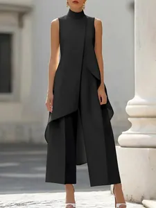 Set nero con top asimmetrico senza maniche a collo alto e pantaloni a gamba larga