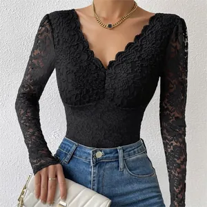 Body chic en dentelle noire avec manches longues et col en V festonné pour femme