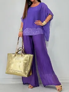 Detailansicht eines lila zweiteiligen Chiffon-Sets mit Pailletten-Patchwork und weitem Bein