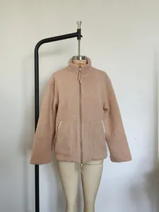 Warme oversized sherpa fleece jas voor dames met een hoge kraag in licht beige kleur