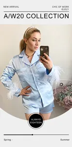 Détail d'un pyjama en soie glacée bleu clair avec poignets en plumes amovibles