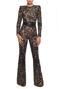 Elegante zwarte kanten nauwsluitende jumpsuit met uitlopende pijpen voor dames