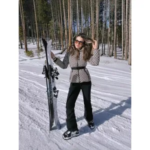 Fashionable slim-fit hooded ski jacket with geometric pattern for women outdoors
