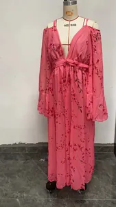 Elegante roze bloemen maxi-jurk met diepe V-hals en koude schouder geplooide mouwen