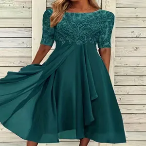 Elegante abito da sera in pizzo verde acqua e chiffon con maniche a tre quarti