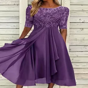 Elegante abito da sera viola in chiffon con inserti in pizzo per occasioni speciali